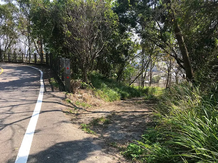 鐵砧山花園渡假山莊附近往志賀哲太郎之墓之山路