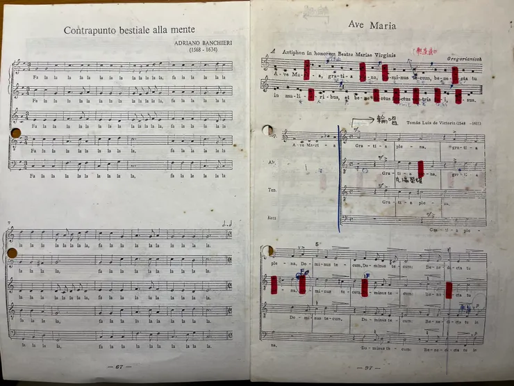 「Contrapunto bestiale alla mente」和「Ave Maria」合唱譜，紅色標示處代表重音。