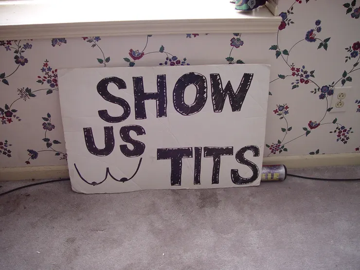 這是同學自製的紙板，紙板是雙面寫字的，寫什麼請自己看.....