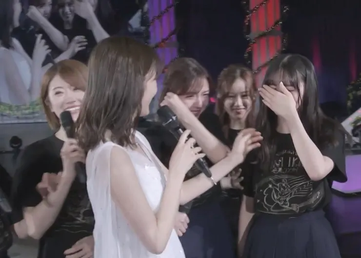 淚水中送別花花的年下組