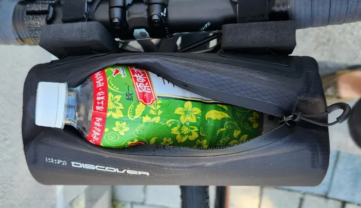 但是放不進去青草茶，太大，會壞掉。是說，潮男潮女沒有在喝青草茶的啦~