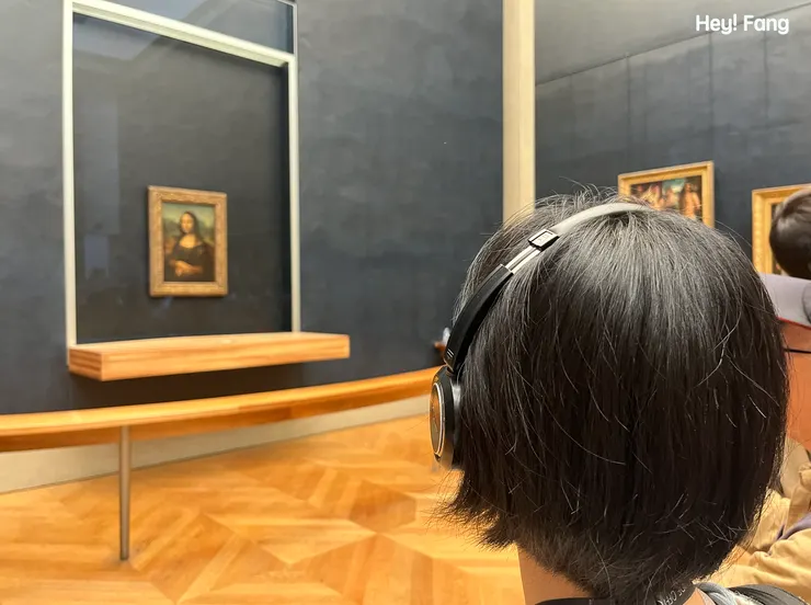 位於羅浮宮德農館1樓的〈蒙娜麗莎〉。