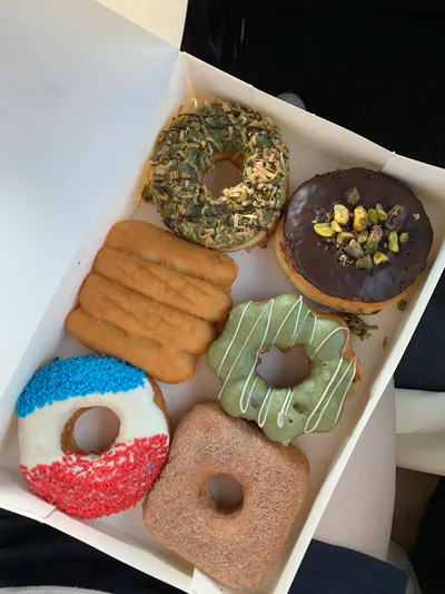 人生不一定要很圆满，但至少要甜一点🍩