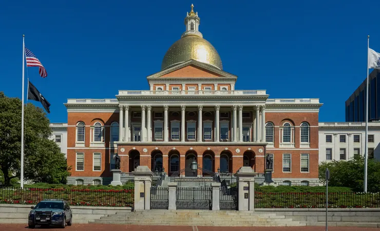 麻州州議會大廈(Massachusetts State House)的金色圓頂是波士頓最具代表性的地標之一。