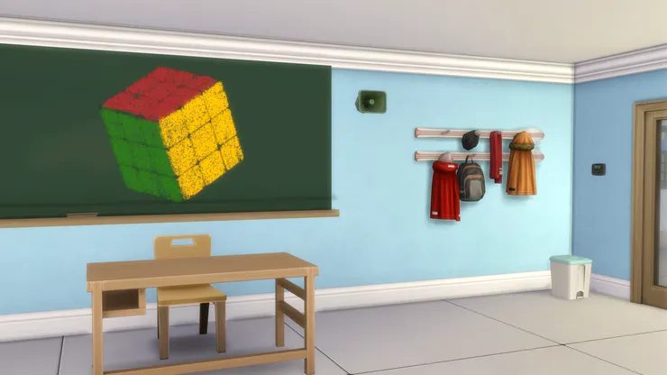 課室內有揚聲器，用來收聽校內的廣播。我以前要站在操場曬著聽學校通告，非常痛苦！現在學生們可以在課室坐著聽了。