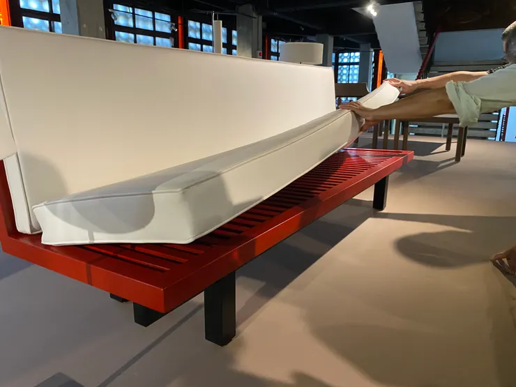 副刻紅黑白沙發、L型椅背骨架