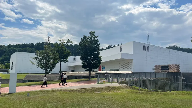 乍看很不像美術館。