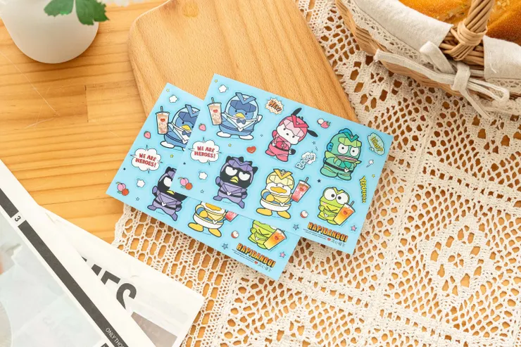 圖說：5／16起到清心福全消費滿200元，即贈送聯名貼紙一張，六位三麗鷗明星造型款式一次收齊。（資料來源：清心福全）