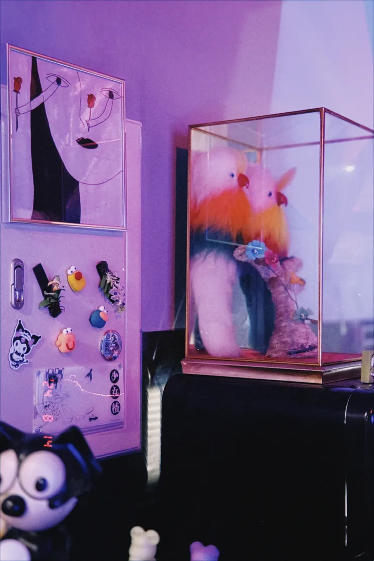 雙眼裡只有玫瑰的女子