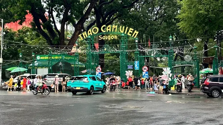 西貢動植物園建於1864年，是世界上第八古老的動物園，占地約20公頃，位於胡志明市第一郡市中心