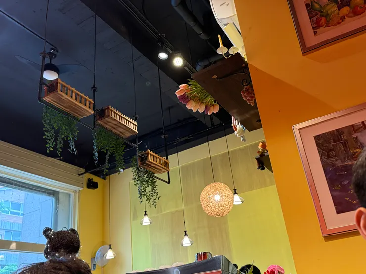 2026/04/30 義大利麵店內的擺飾