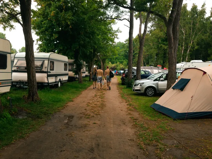 前往車屋的路上 shot by Emma @hel,Poland .08/2013.