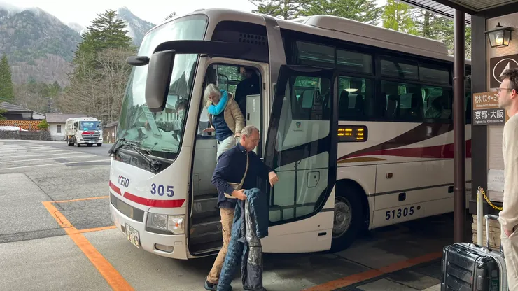 從高山來因是山路，會比較容易遲到。