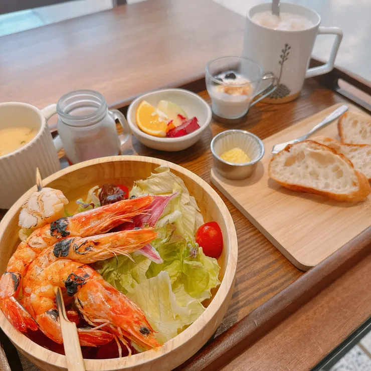 烤蝦干貝沙拉早餐