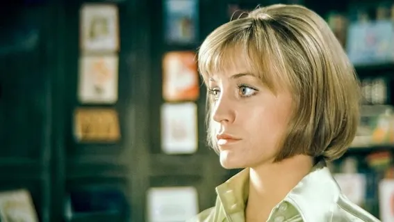 演家庭主婦的 Carrie Snodgress