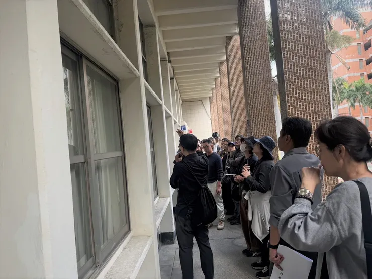 梁教授解釋薄板施工的精準重要性