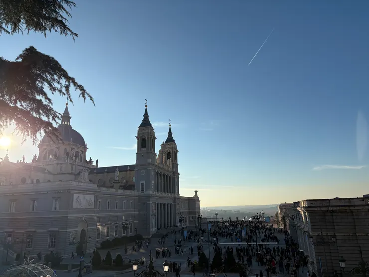 馬德里皇宮一旁的小山丘