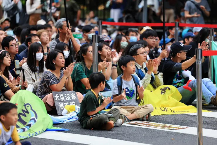 媽媽帶著小朋友,一起來聽聽野生動物與遊蕩動物,在錯誤政策下的可憐處境。希望我們的關注與努力,能讓當今這個以愛為名的地獄,看見希望之光。