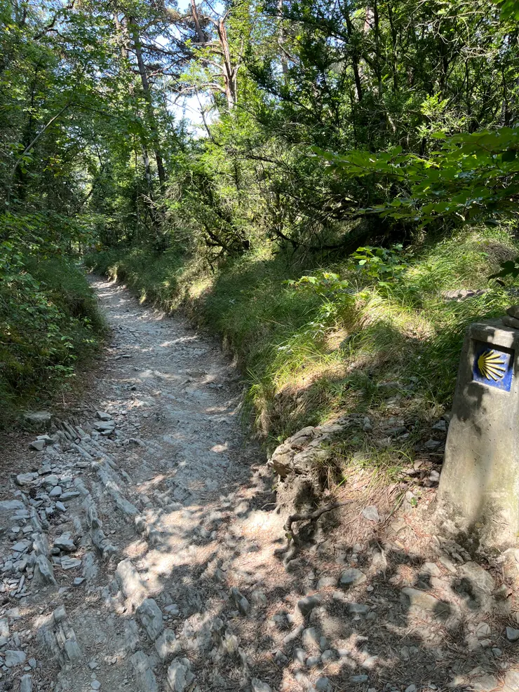 崩潰的石子下坡路