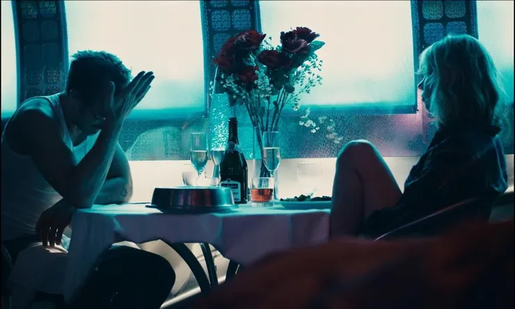 該電影以插敘法書寫一對戀人從相愛到分離的故事