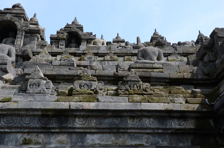 部分佛像遭損毀