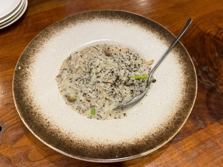 松露醬蘆筍野蕈雞肉燉飯   360元