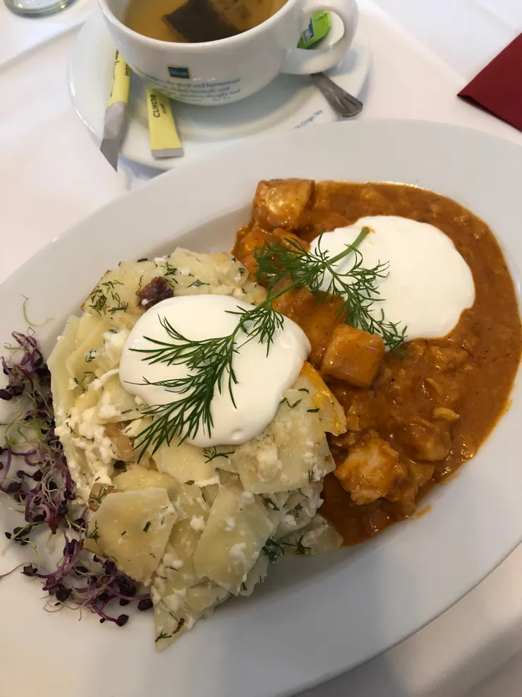 我也忘了這道菜是什麼？ 好像是魚塊，不錯吃就是了。