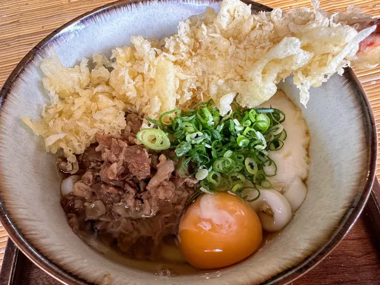 伊勢烏龍麵以柔軟入口帶糯，吃起來有點像是台灣的米苔目