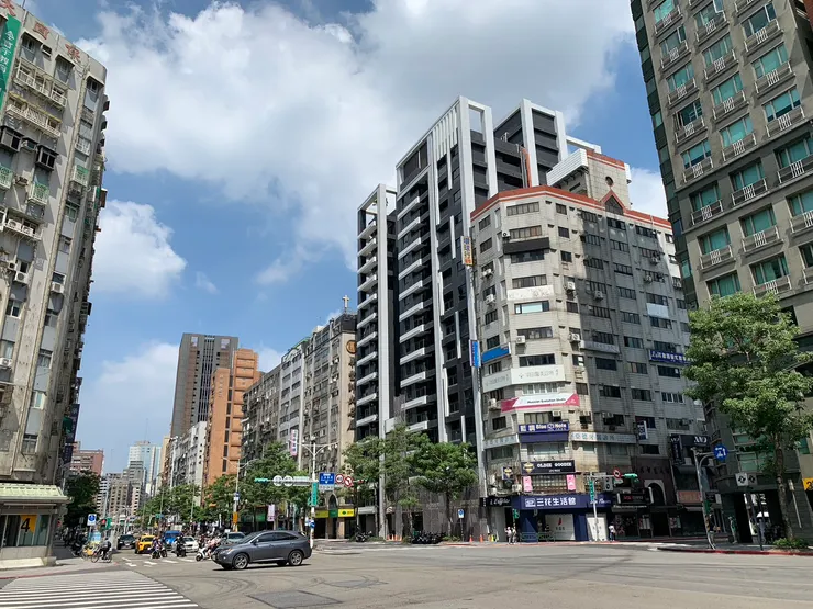 羅斯福路三段右轉接師大路就是師大夜市了😄