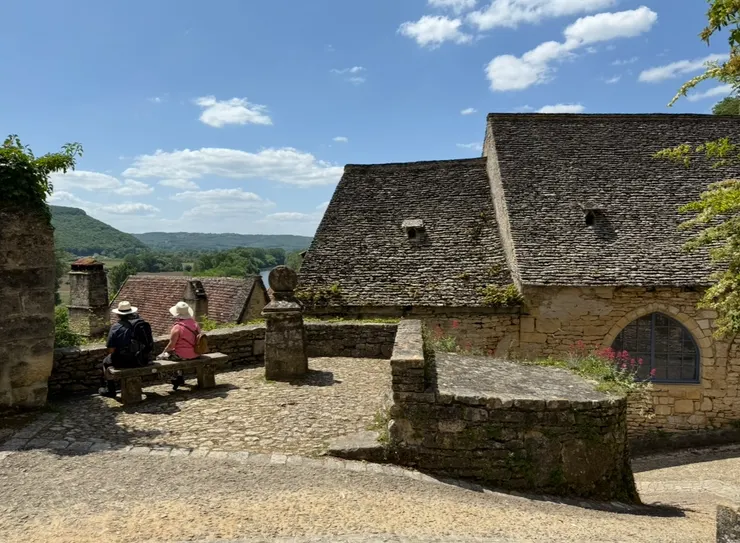 這個好位置每次都有人坐著休息，一直輪不到我