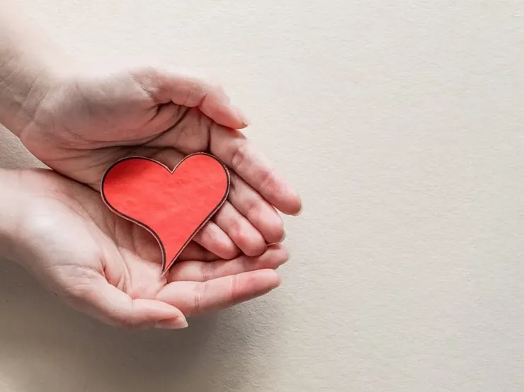 當關係破裂到感覺無法挽回時，往往是進入一種「罪與罰」的關係，但恢復婚姻關係的關鍵是「愛與饒恕」。（圖／shutterstock）