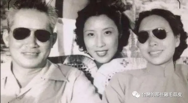 王玉齡(後中)與孫立人(前左)、張晶英(前右)