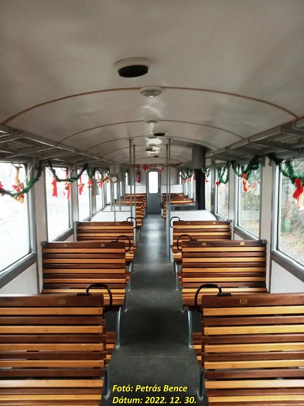 此線除了上圖所示車廂體外，也有此種 ( 主要是由起始點出發的列車 )