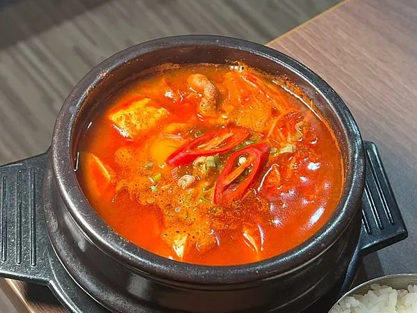 (安平美食)庫霸豬肉湯飯~台南最好吃韓國料理推薦!鮮甜道地豬