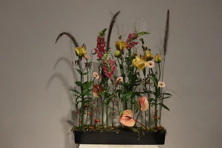 水平直立桌花就是屬於比較古典理論型的作品