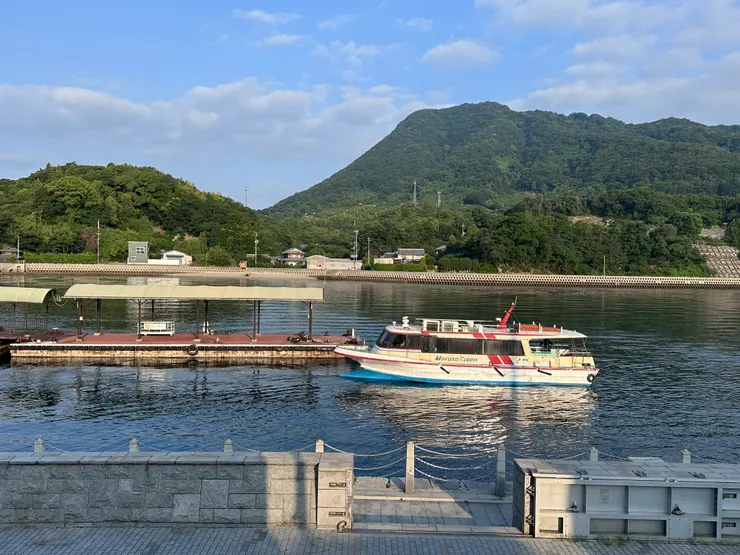 民宿前的生口渡輪碼頭  