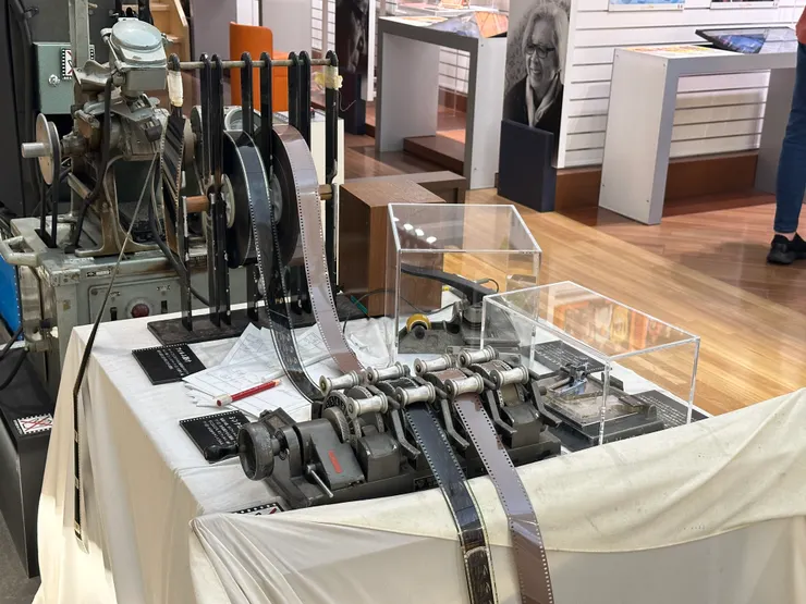 還有很多舊菲林，盡顯對傳統電影拍攝的愛（其實還有更多道具介紹）