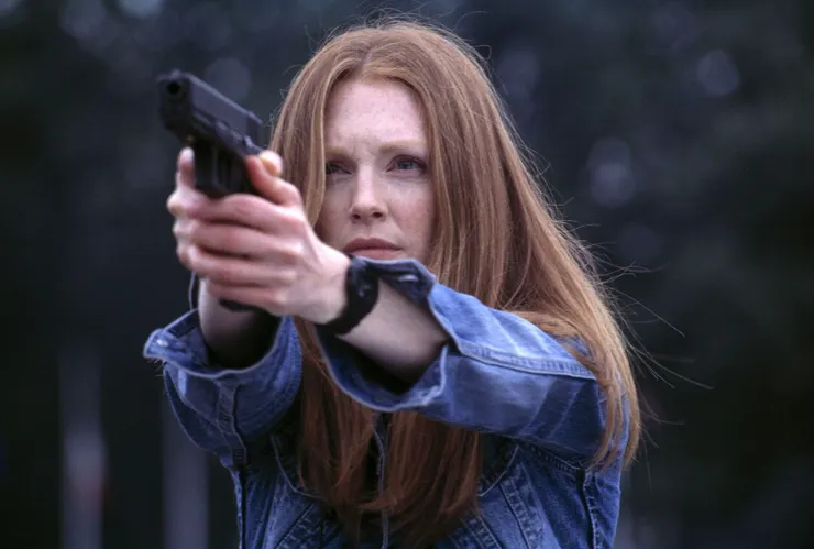 長大後的女主角，更換為演員Julianne Moore。圖片來源自：Hannibal IMDb