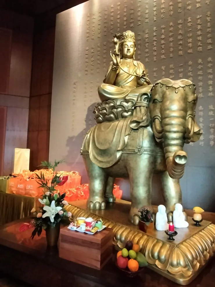 大慈禪寺普賢菩薩(手持蓮花坐在六牙白象之上)~林福燦師兄攝影