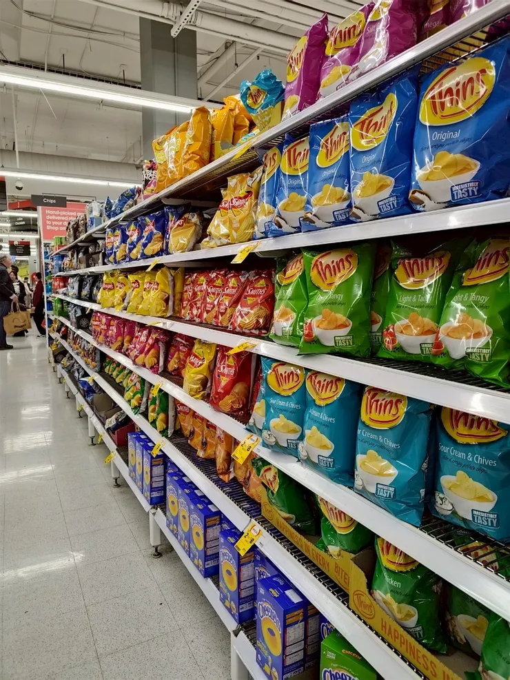 一整排滿滿的洋芋片