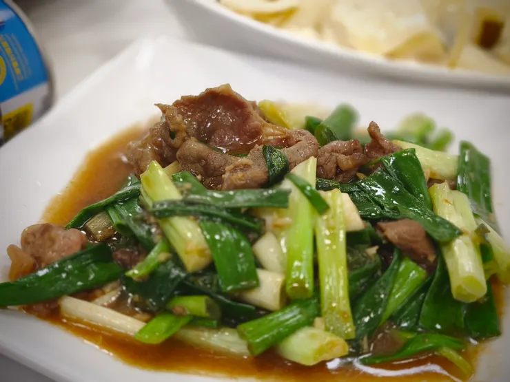 蔥爆牛肉：牛肉片是厚實的，不是火鍋肉片喔！