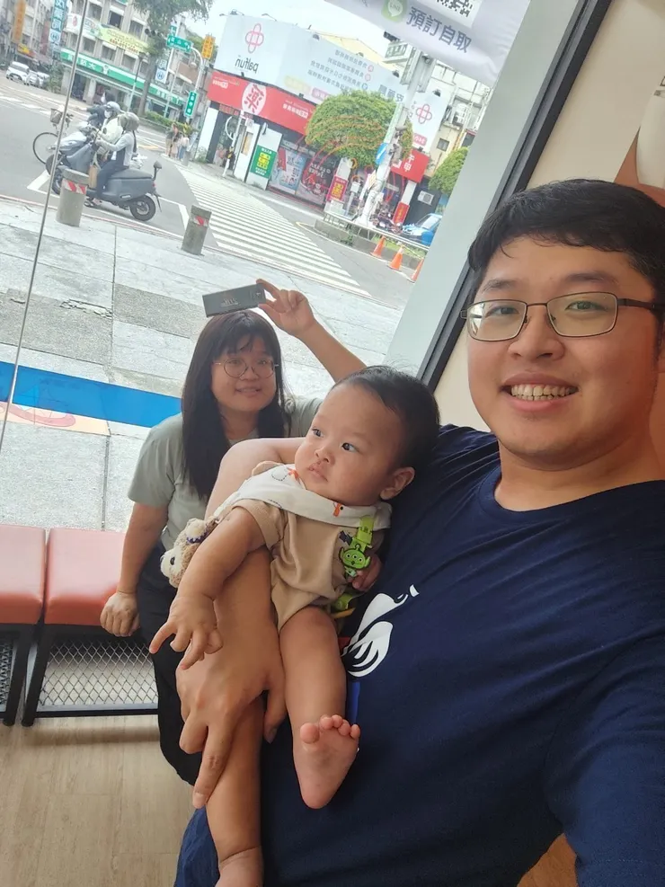 拜完後~一家人去買21烤雞