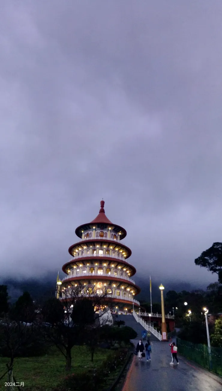 就算雲霧繚繞下雨天，天壇就是有一種特別的力量