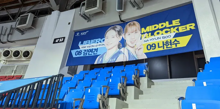 球場內到處晃晃