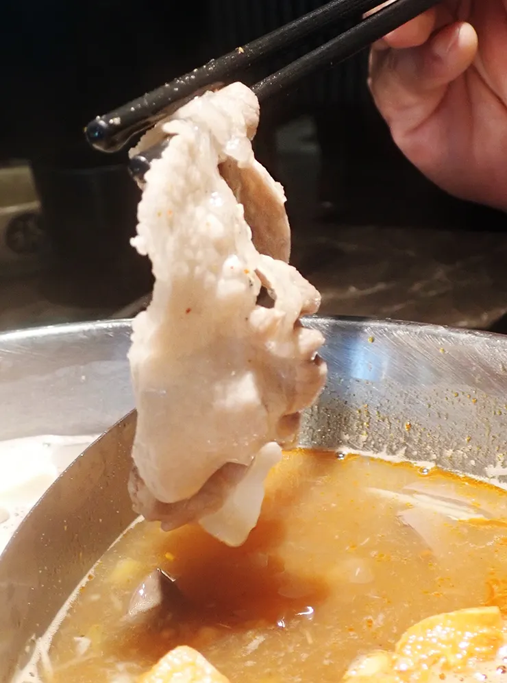 內湖火鍋推薦│柳記螺螄粉火鍋，訂位即送海鮮，當月壽星滿額霸氣贈送海鮮塔