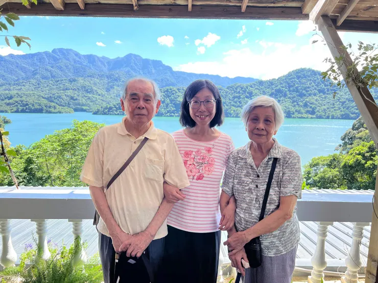 我和爸媽2023年九月於大溪合照