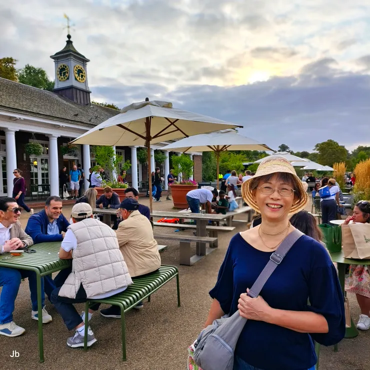 【公園南側的Colicci Serpentine Lido咖啡廳，也來拍一張吧！】