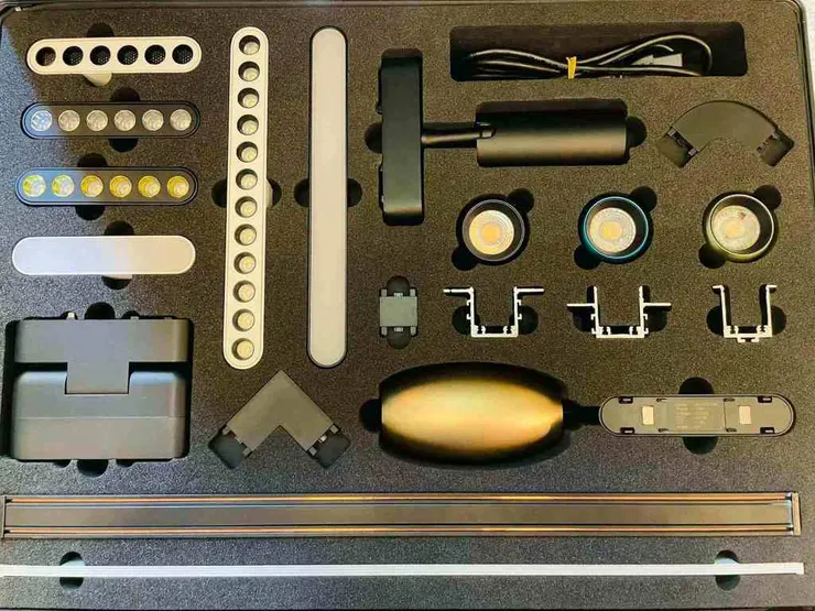 demo box of magnetic grack lights, magnetic track lights, magnetic track light track, magnetic lighting, magnetic track lighting design. -TJ2 Lighting, LED Lighting Manufacturer in Taiwan, led lighting company, led lighting suppliers, led lighting manufacturers, led lights, taiwan led lights 磁吸軌道燈,磁吸燈具,磁吸式軌道燈,磁吸軌道燈推薦,磁吸軌道燈台中,磁吸軌道照明