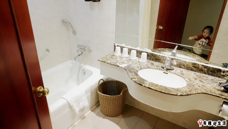 浴缸通通有！最愛泡澡的蹦比好嘿皮～