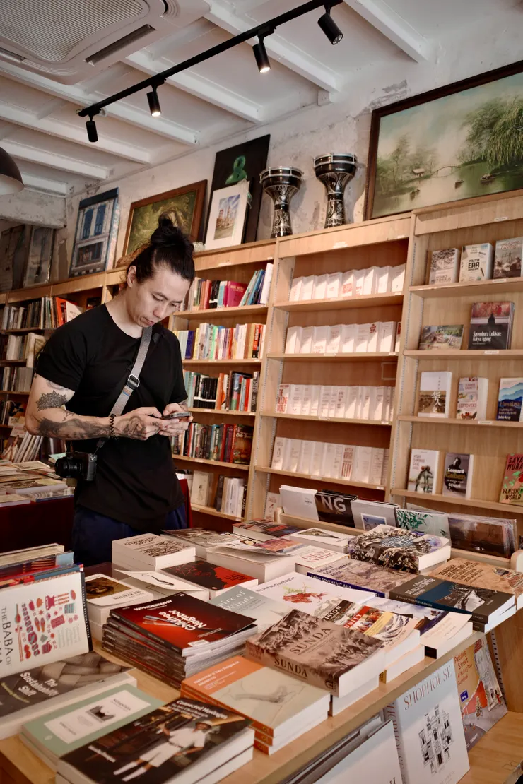 主要為馬來西亞的歷史與社會科學，還有其他英文書